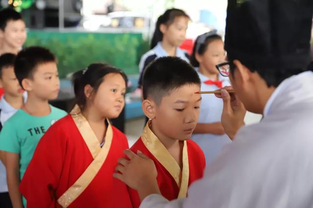 9月9日，近千名师生家长齐聚观音山学习传统文化