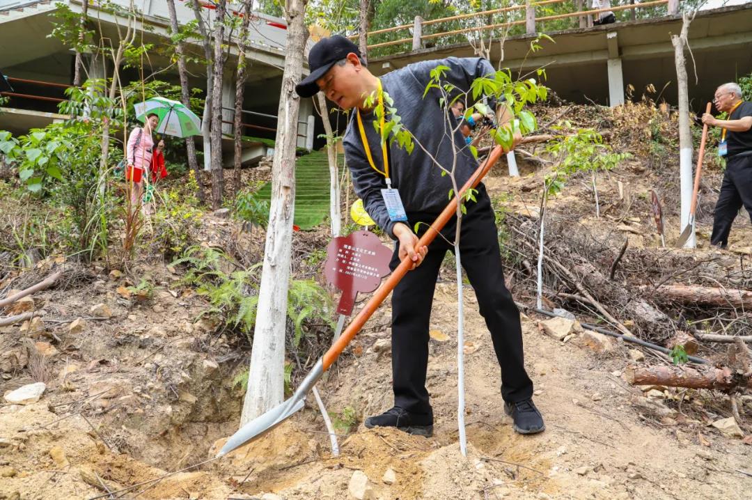 “品鉴岭南”中国著名作家采风团，雅聚观音山，共筑文化艺术林